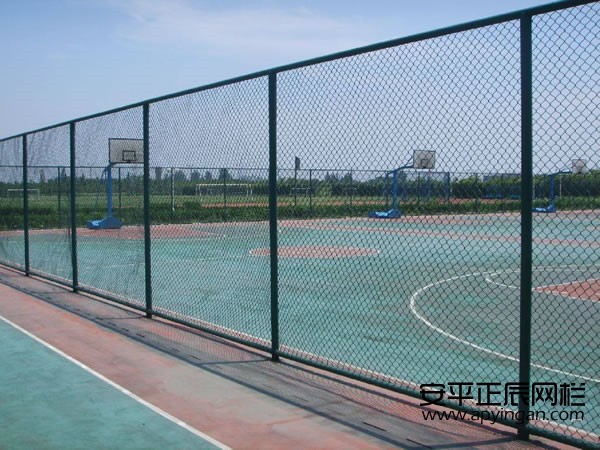 籃球場圍網高度