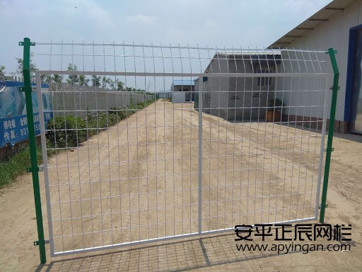 http://m.jiledao111.cn光伏廠區圍欄網