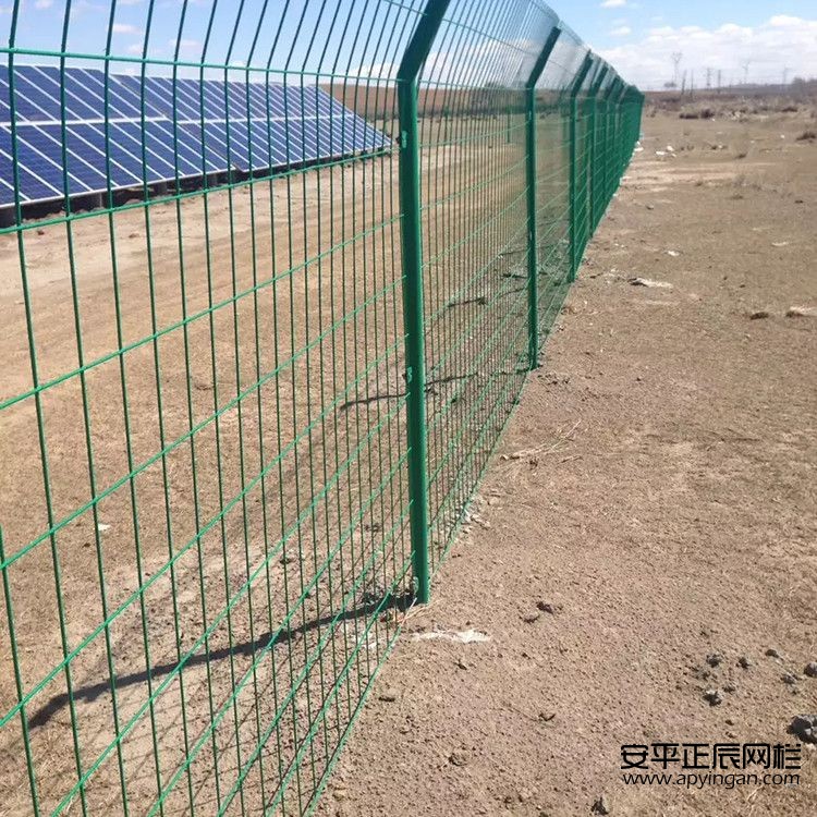 http://m.jiledao111.cn光伏場區圍欄網