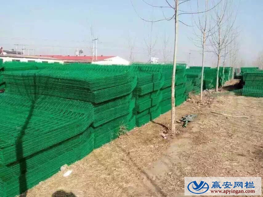 鐵網圍欄
